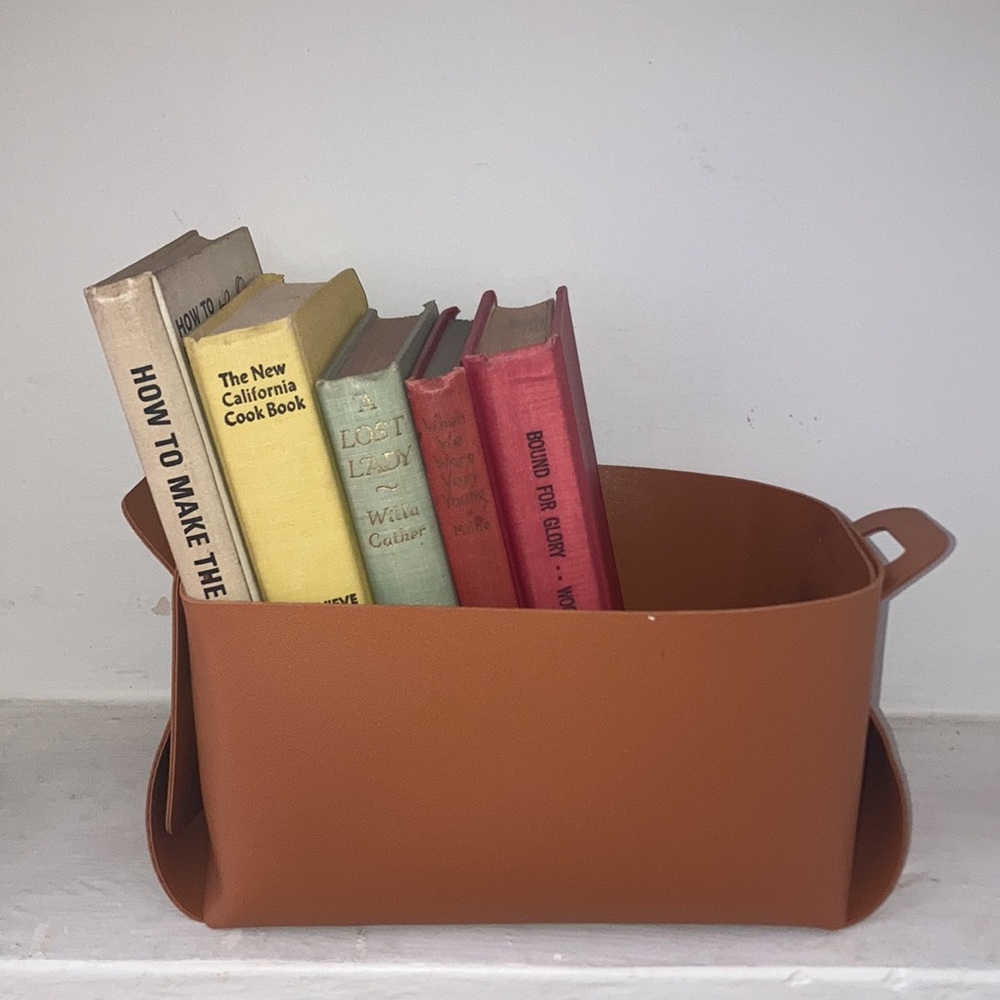 🔨📚 LEATHER BOOK BASKET • AUSTIN, TX STYLE ✂️📕